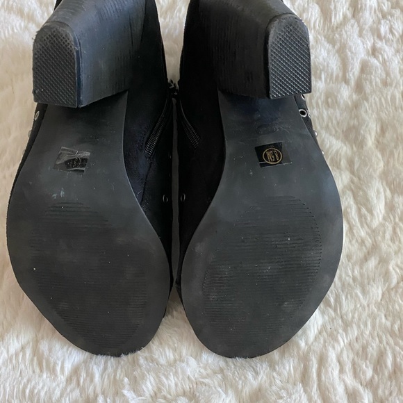 Booties - Picture 4 of 4